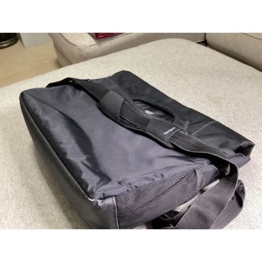 Tarsus computer bag, gently‎ used, pet friendly home